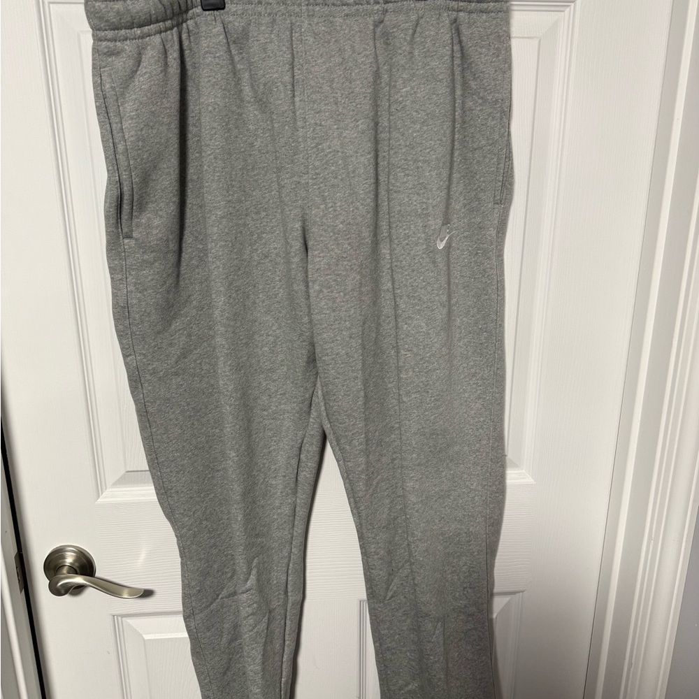 Nike Men's Heather Gray Joggers